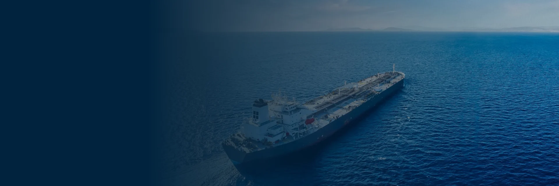 Ship sailing - Hero