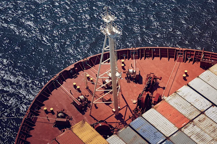 vessel-with-containers-at-sea-min