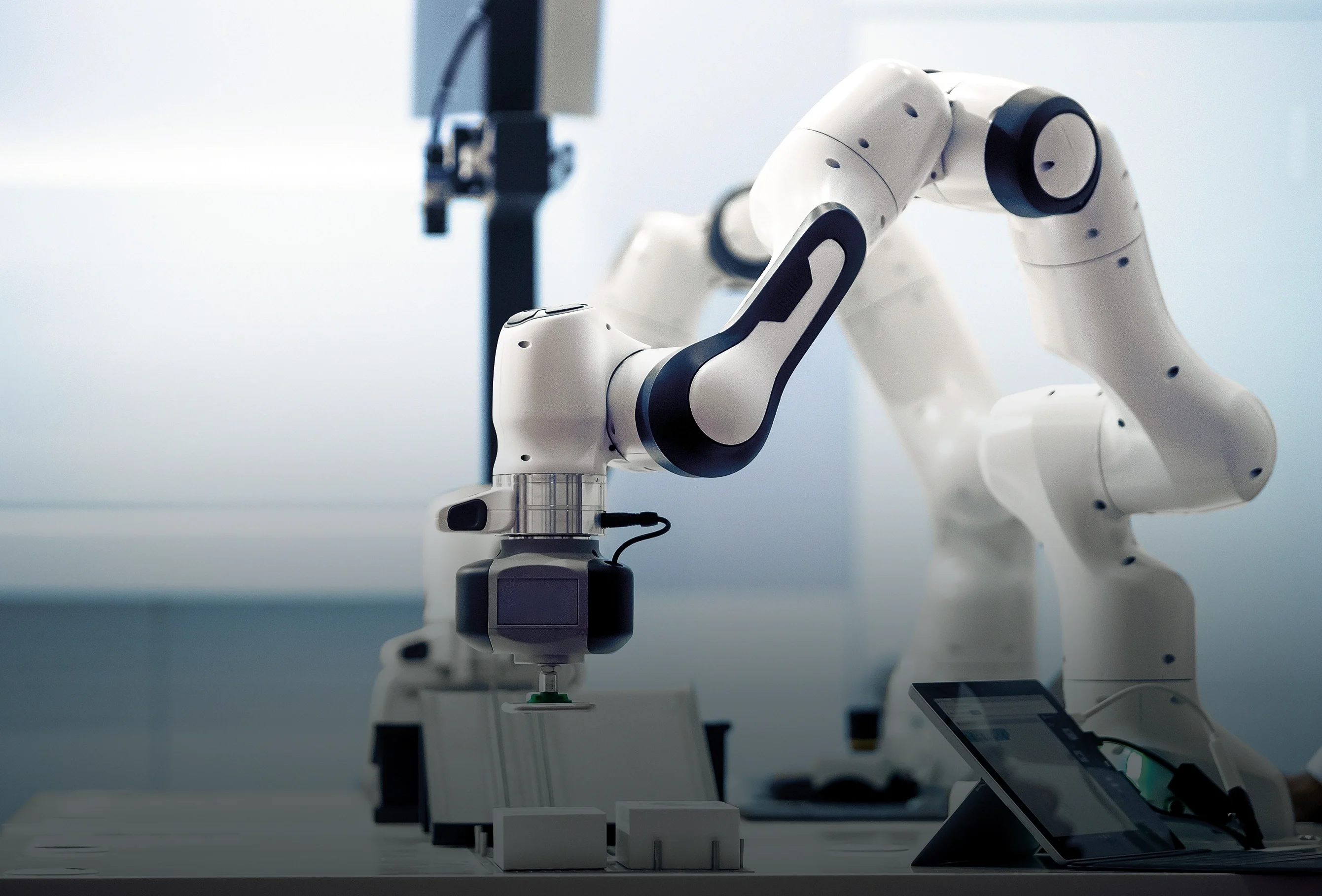 Cánh tay robot đang hoạt động.