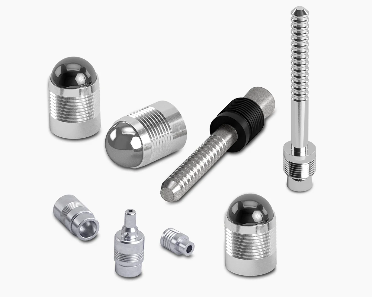 Una panoramica dei tappi di tenuta e delle valvole di ritegno su sfondo bianco.