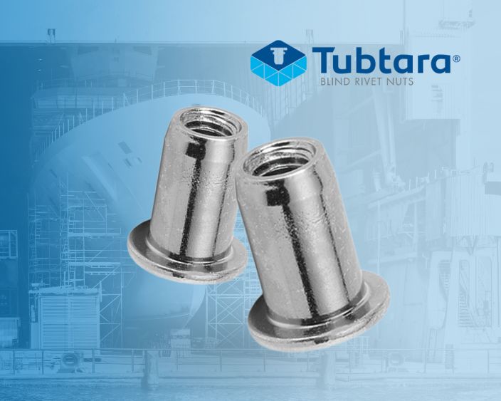 Zwei Tubtara Blindnietmuttern aus Edelstahl, zentriert auf blauem Hintergrund mit transparent durchscheinender Schiffswerft, Tubtara Logo in rechter oberer Ecke