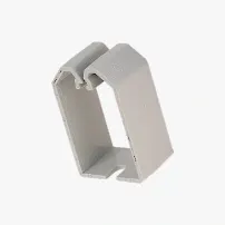 kabelholder til kabelkanal ledningskanal på lysegrå baggrund