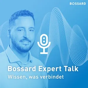 Porträt von Christopher Winkler zum Thema Rapid Prototyping vor blauem Klangwellen-Hintergrund.