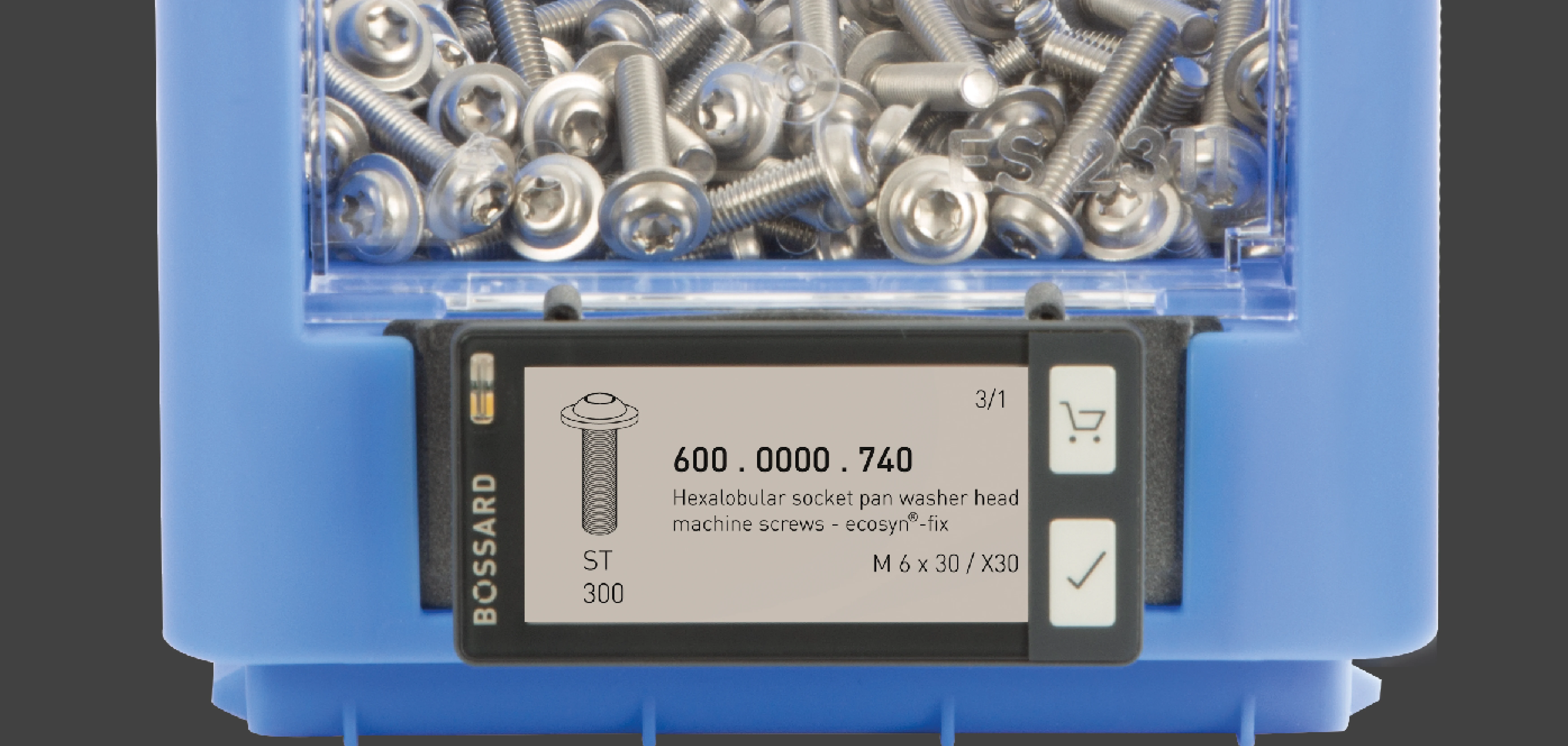 Cubeta de plástico azul que contiene tornillos, con una SmartLabel Cloud adherida a la cubeta.