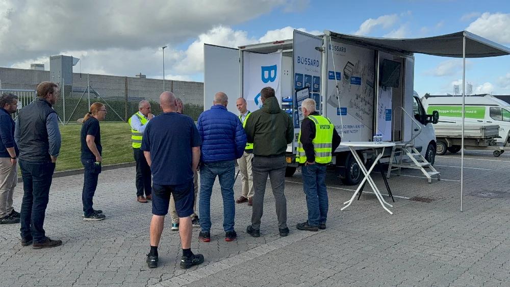 demonstration udenfor smart factory van