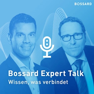 Porträt von Kay Brenning und Matthias Dorner vor einem blauen Hintergrund mit Klangwellen und Mikrofon-Symbol.