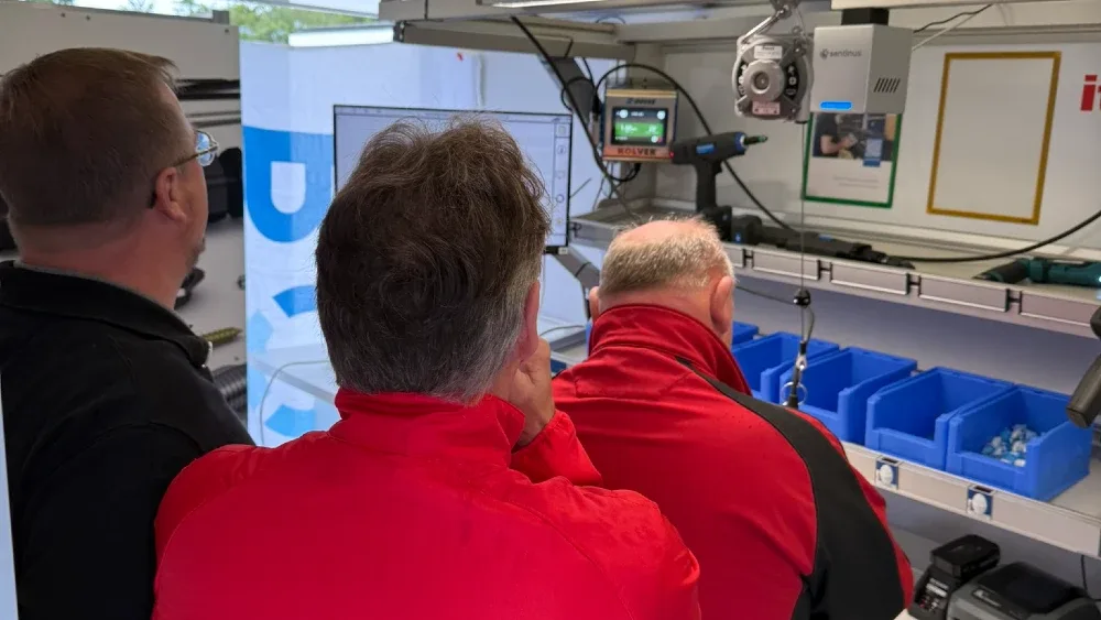 kunder prøver Smart Factory systemerne selv