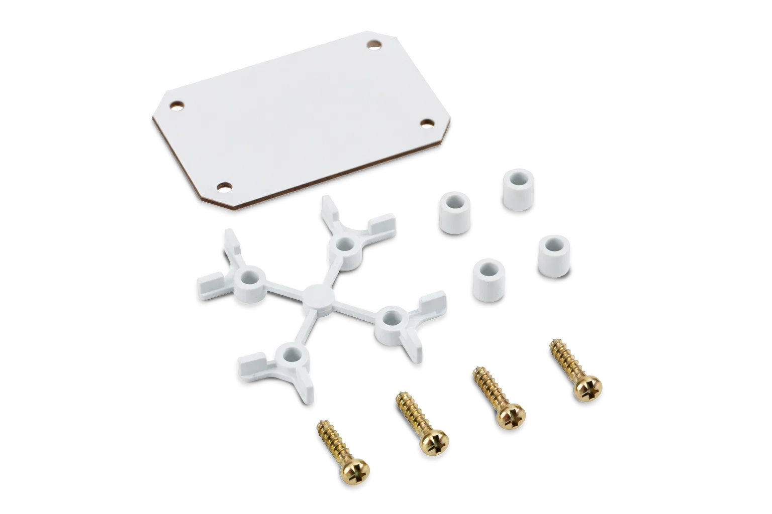 Placa de montaje blanca con cuatro orificios, soporte de montaje de plástico blanco, separadores blancos y cuatro tornillos de latón sobre fondo blanco