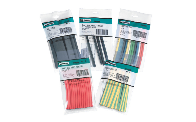 Cinq paquets différents de tubes thermorétractables Panduit de différentes couleurs et tailles sur fond blanc