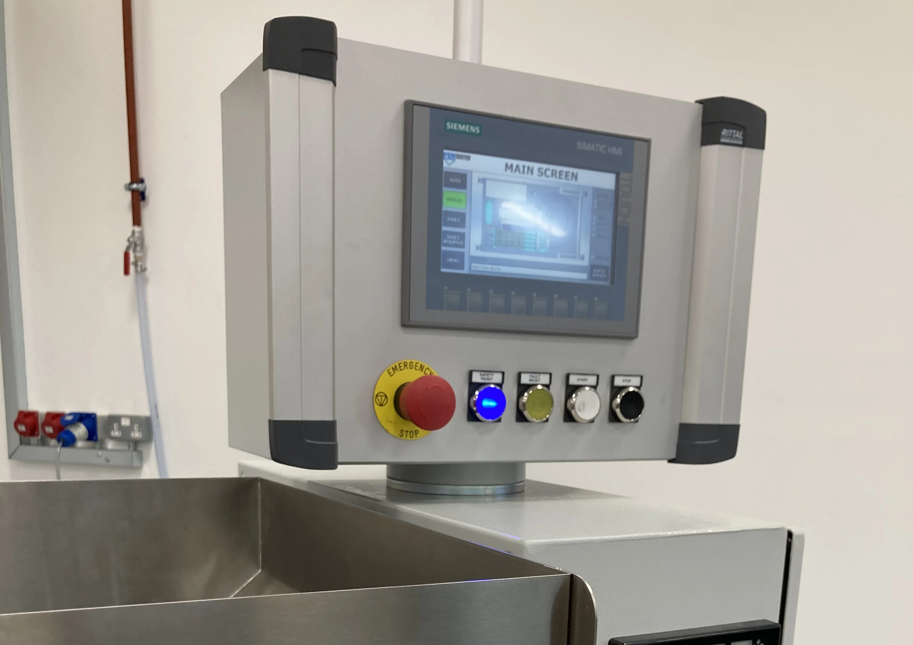 Il pannello di controllo del sistema di alimentazione carrello PEMSERTER IN-DIE