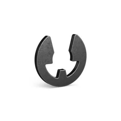 Närbild av en låsring på en vit bakgrund.