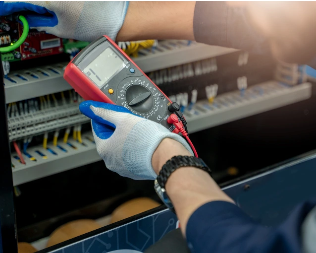 test af el materiel i eltavle med testapparat