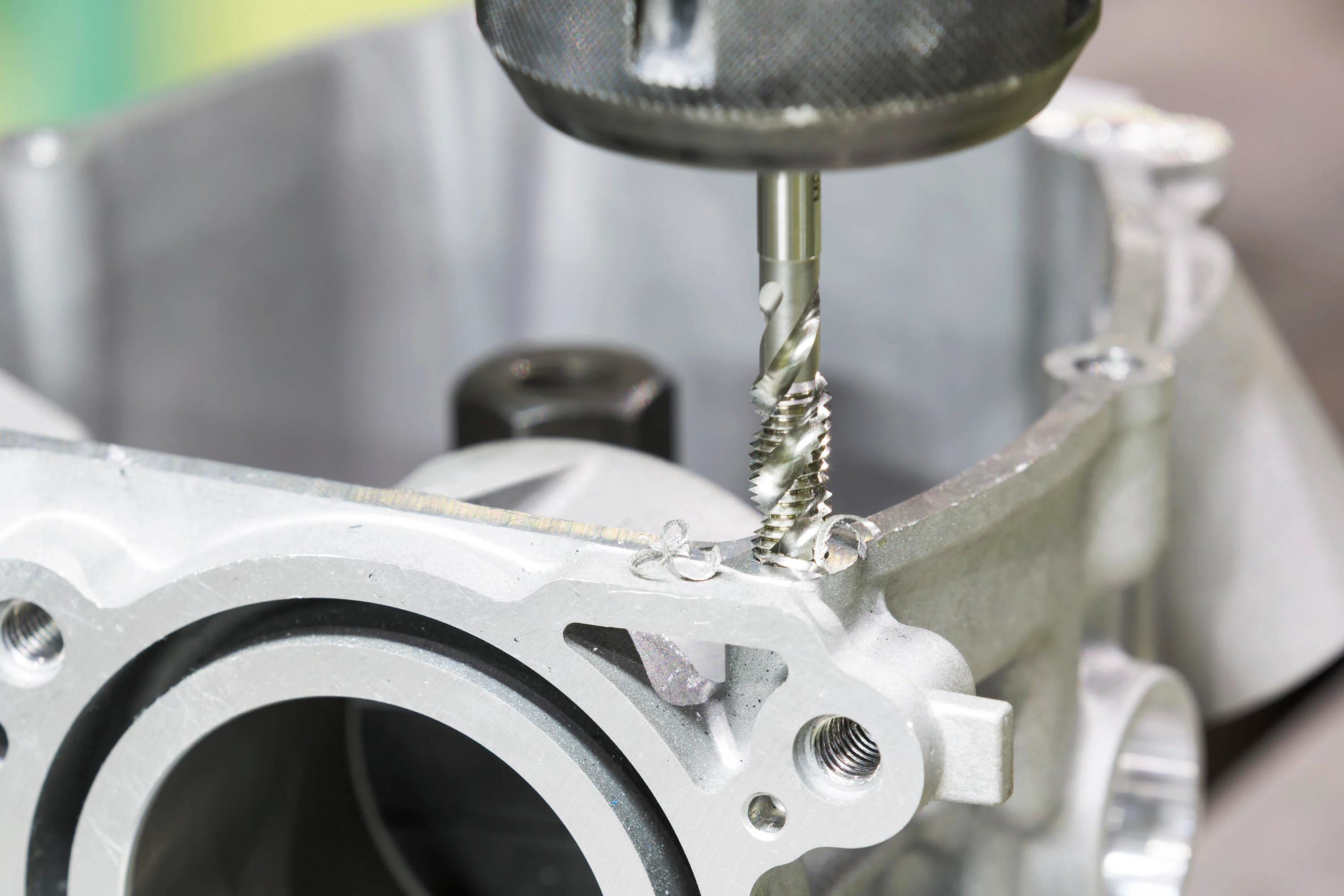 
Gia công các bộ phận chính xác bằng trung tâm gia công CNC và sản xuất khuôn mẫu chính xác cao với máy cắt tốc độ cao CNC.