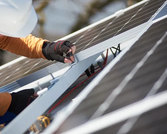 Installation af solceller på tag