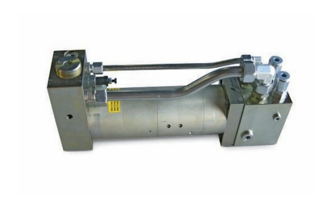 miniBOOSTER M-HC6-01 pressure intensifier system on white background