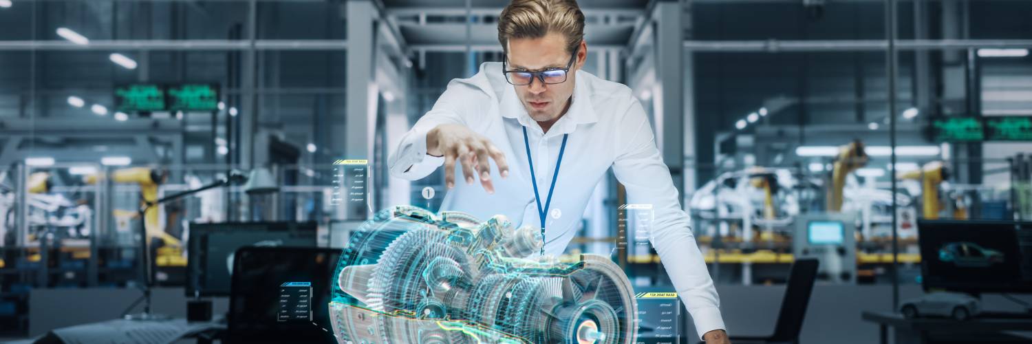 Ingenieur im weißen Hemd betrachtet ein 3D-Grafikmodell einer Maschine.