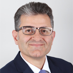 Porträt von Isa Guezel, Mann mit Brille und dunklen Haaren