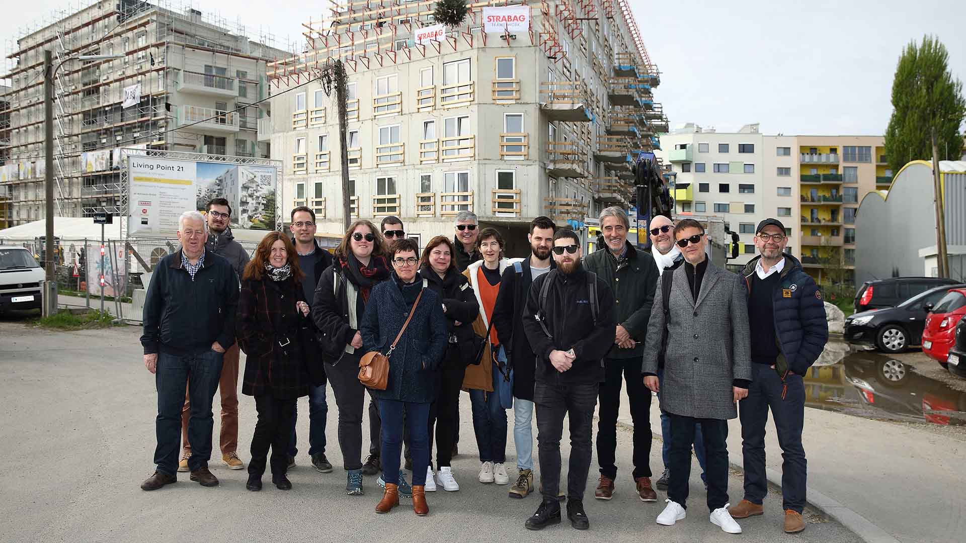 Besuch einer französischen Delegation auf der Mischek Baustelle Living Point 21 in Wien Floridsdorf