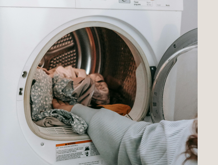 Sådan fjerner du solcremepletter på tøj