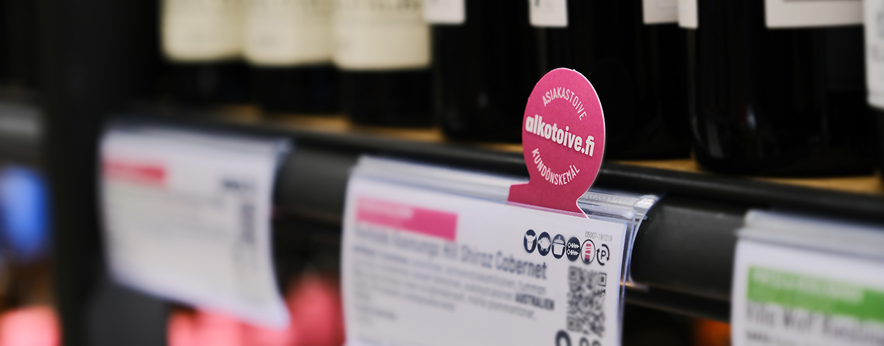 Close-up of the product price tag on the shelf of the store with the Alkotoive card.