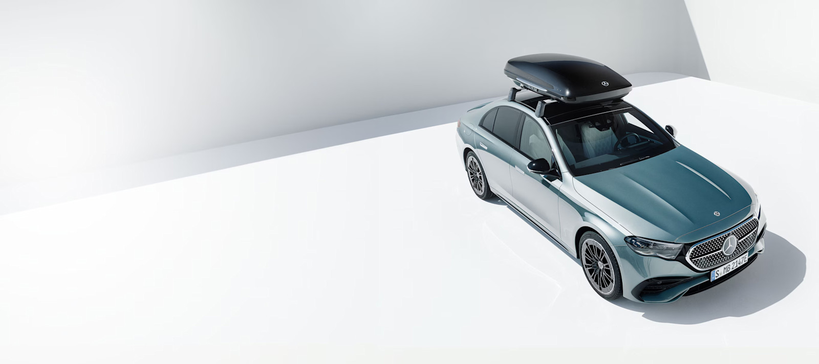 Mercedes-Benz E-Klasse Limousine mit Dachgepäckträger