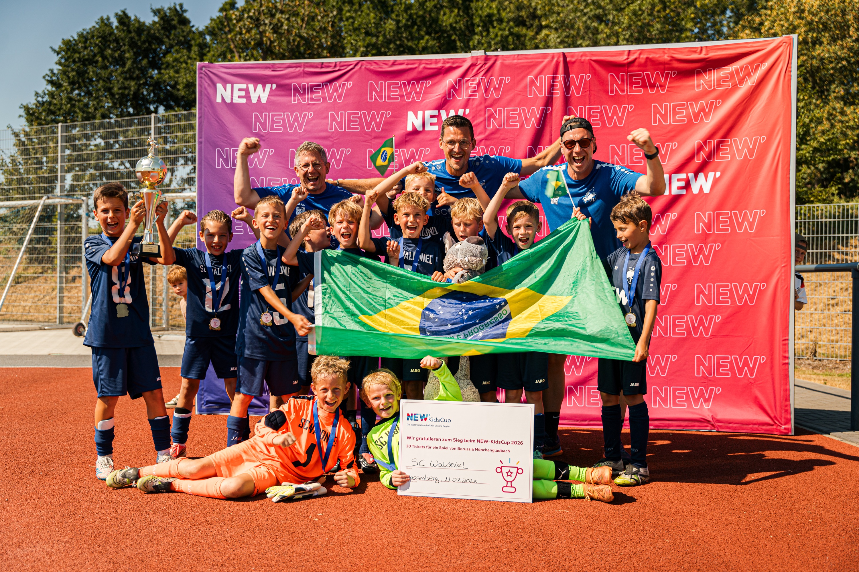 Am Ende sicherte sich das Team SC Waldniel aus der Region Viersen (als Brasilien) den Titel des ersten NEW-KidsCup. Credit: NEW AG