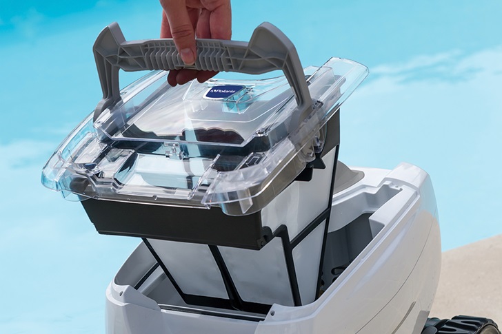 Why does my Polaris robotic cleaner give an error message that says it’s clogged when the canister appears clean?