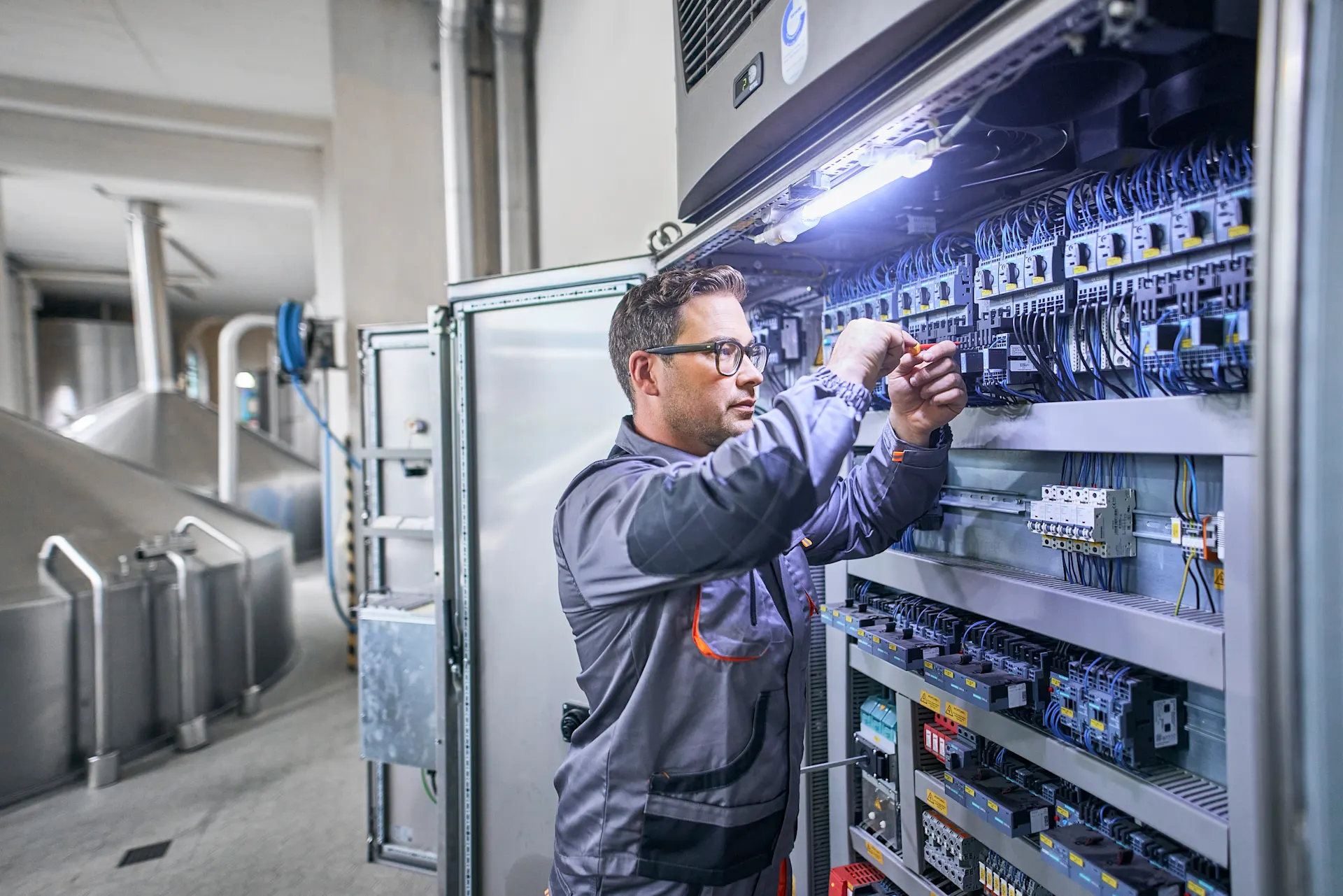 Installateur Baustrom Sicherungskasten Installateur am Sicherungskasten