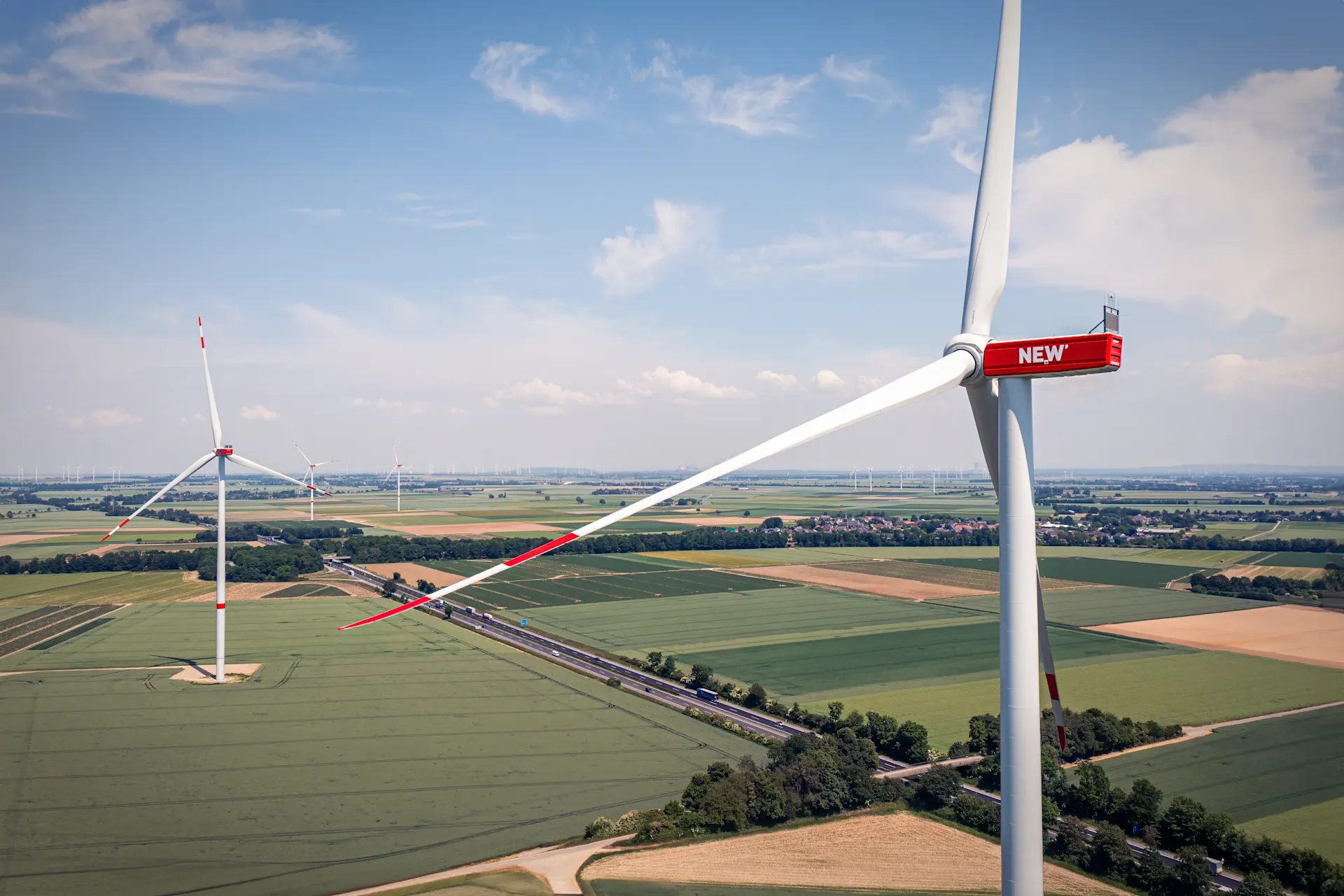 Windkraftanlage der NEW Netz Windkraftanlage der NEW Netz auf einem Feld