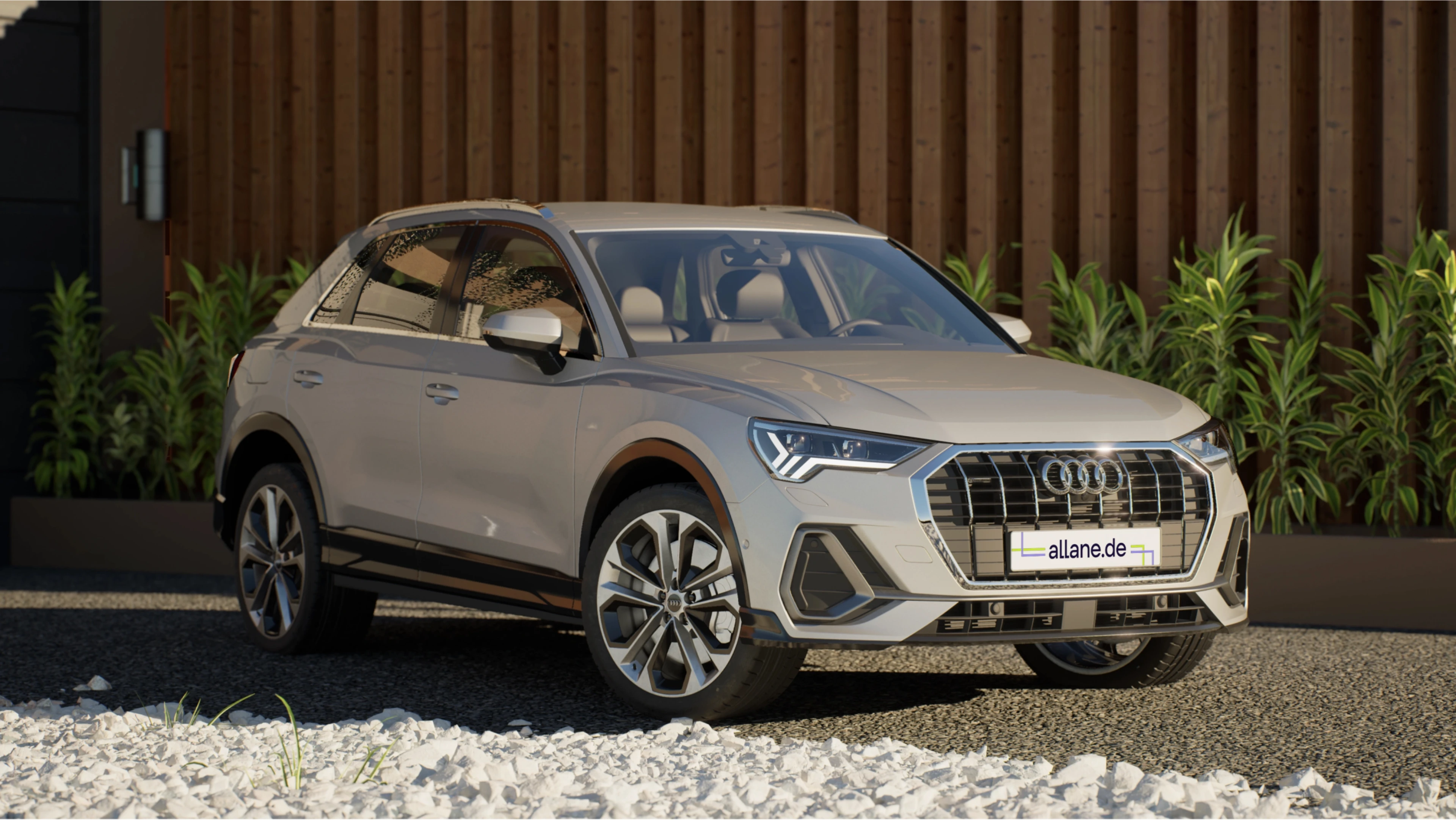 Audi Q3 in silber parkt