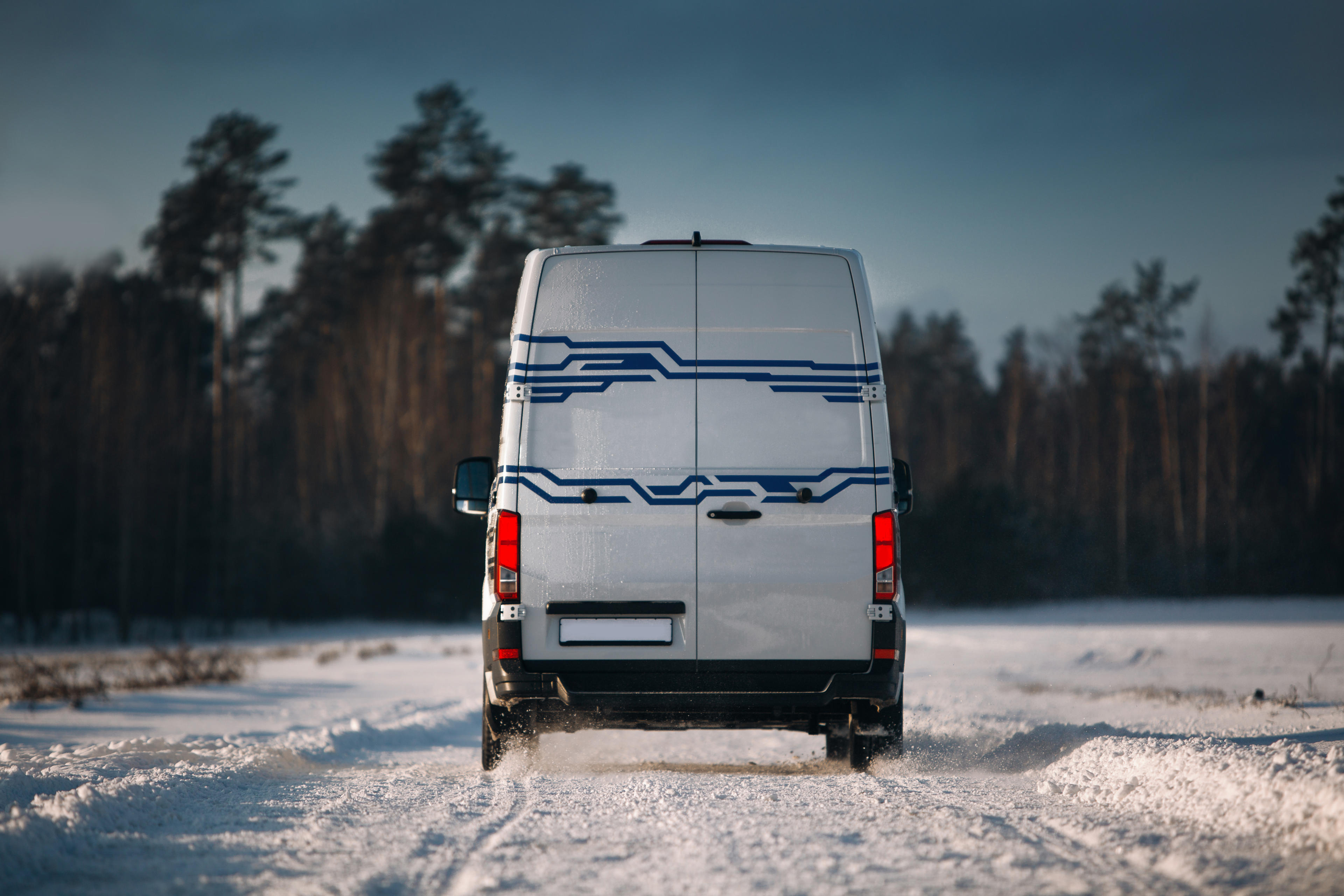 Transporter im Schnee