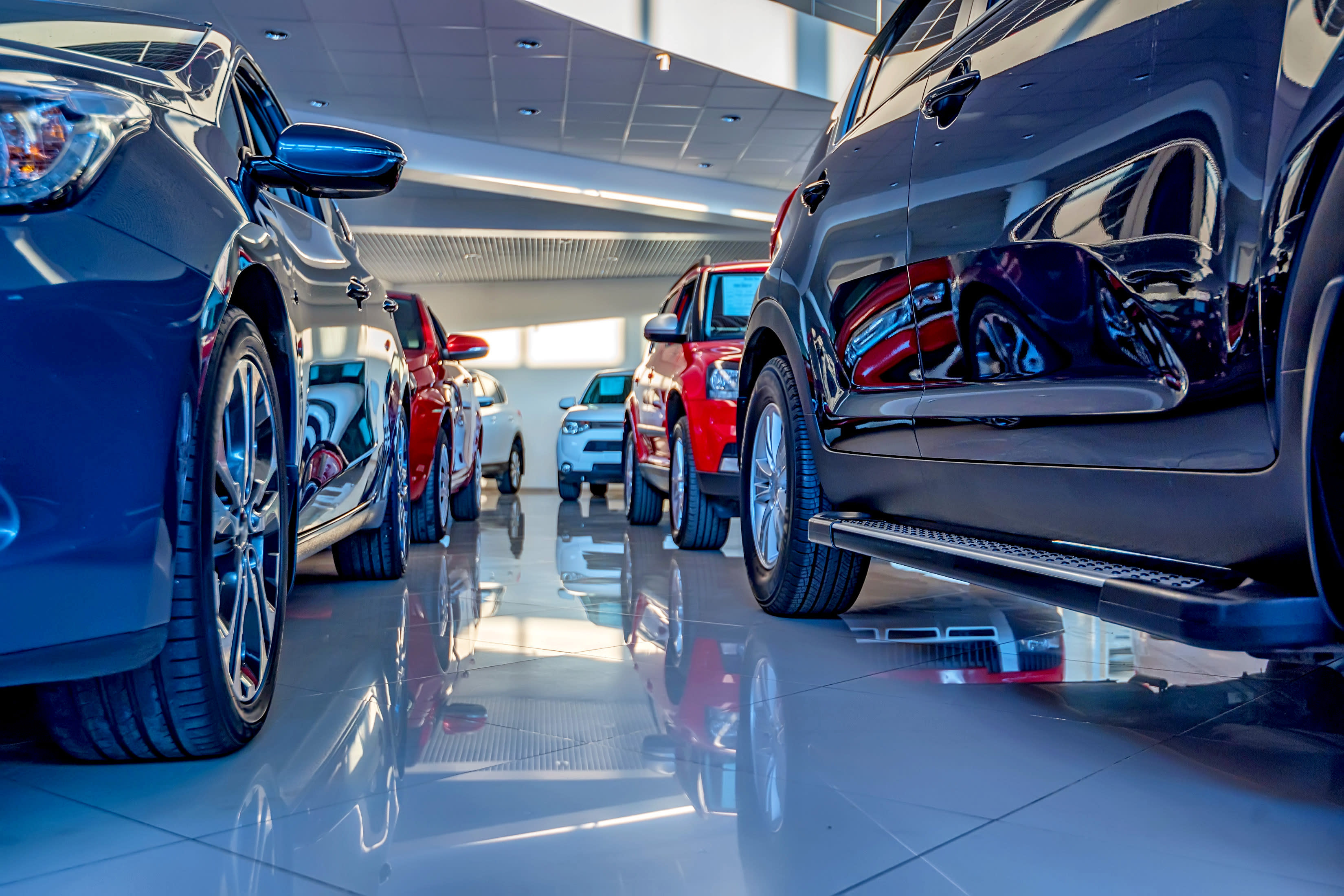 Neuwagen im Autohaus