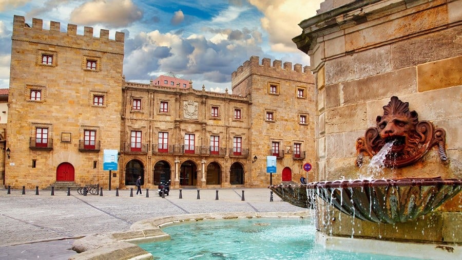 Gijón’s golden sands