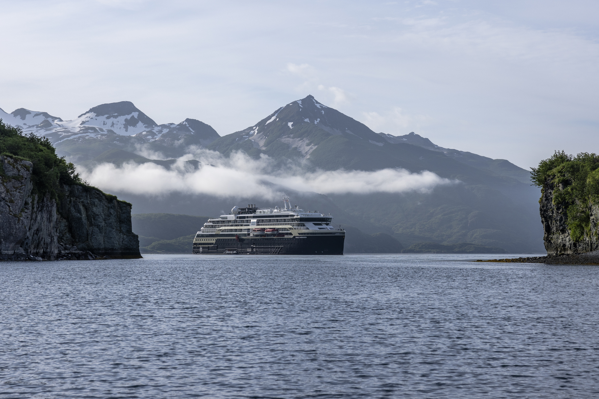 Northwest Passage Cruise | Northwest Passage – Across the Top of the World (Alaska to Greenland)