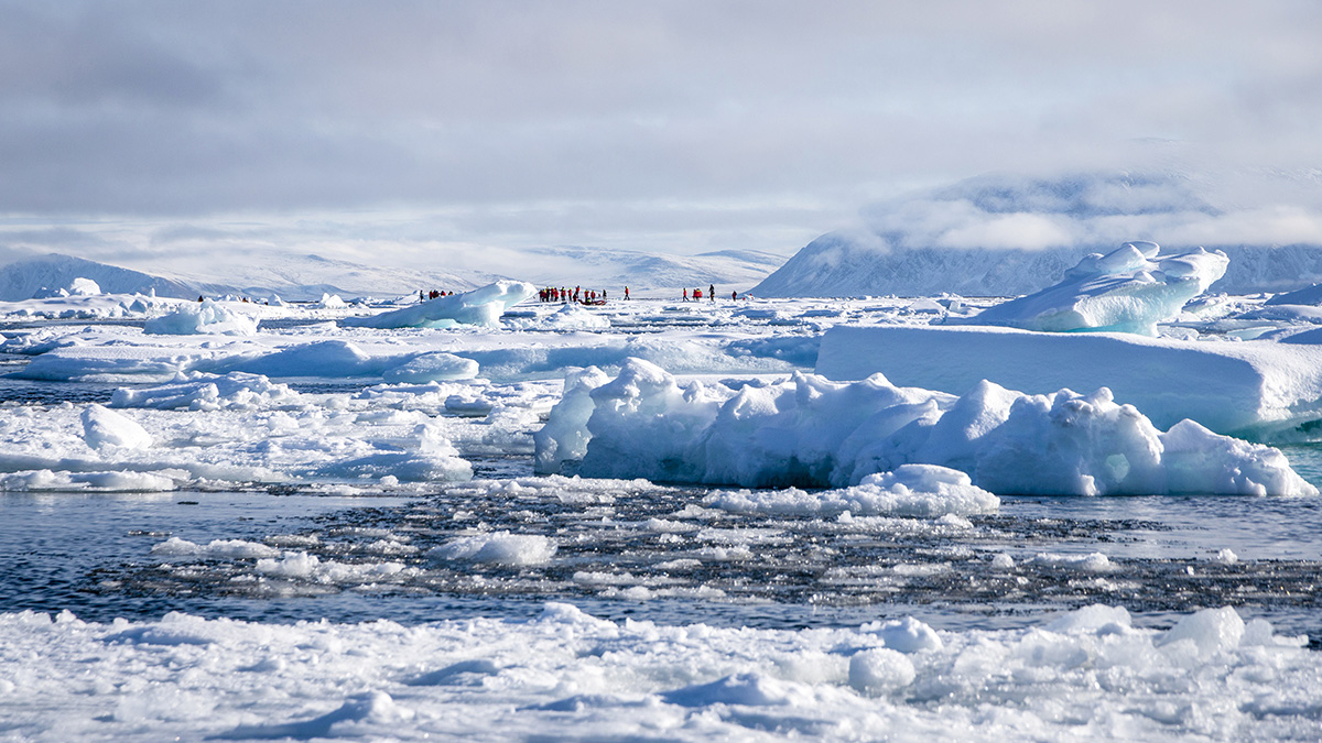 Arctic Canada and Greenland Expedition – Circumnavigating Baffin Bay (Flight from/to Copenhagen)