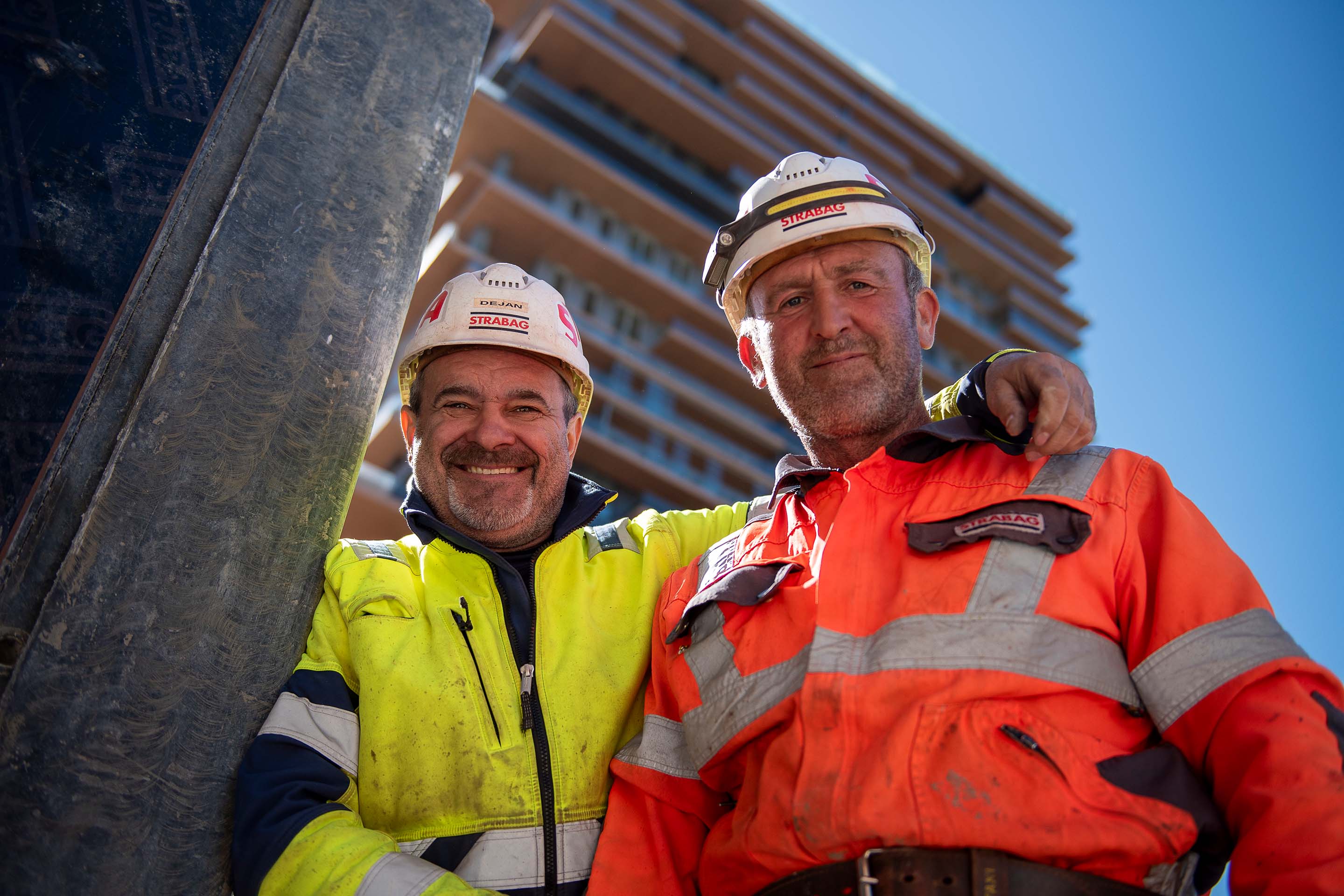 A positive working atmosphere among colleagues at the Weitblick construction site.