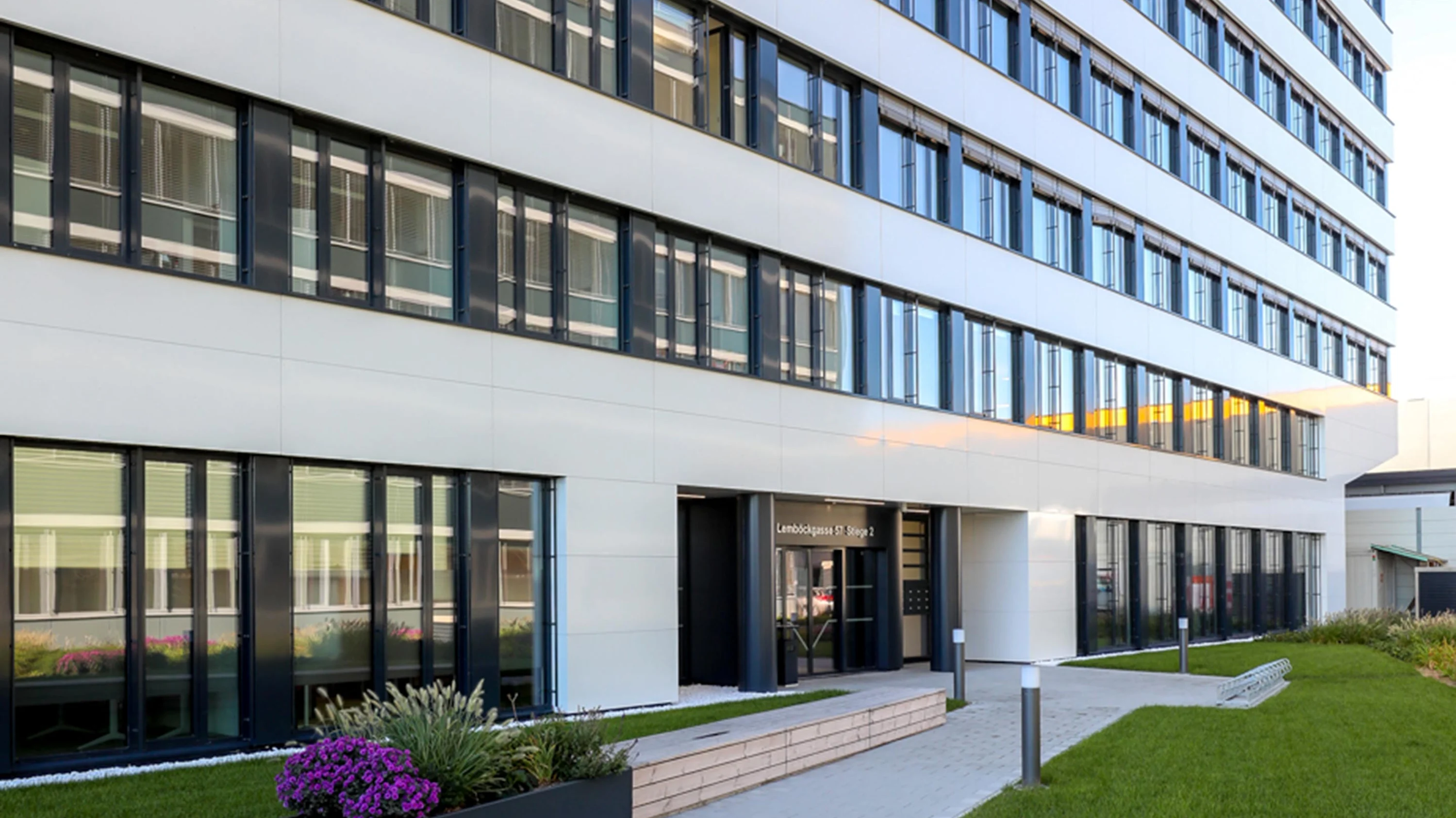 Foto: Aussenansicht des neuen Silo Next Bürogebäudes in Wien Liesing.