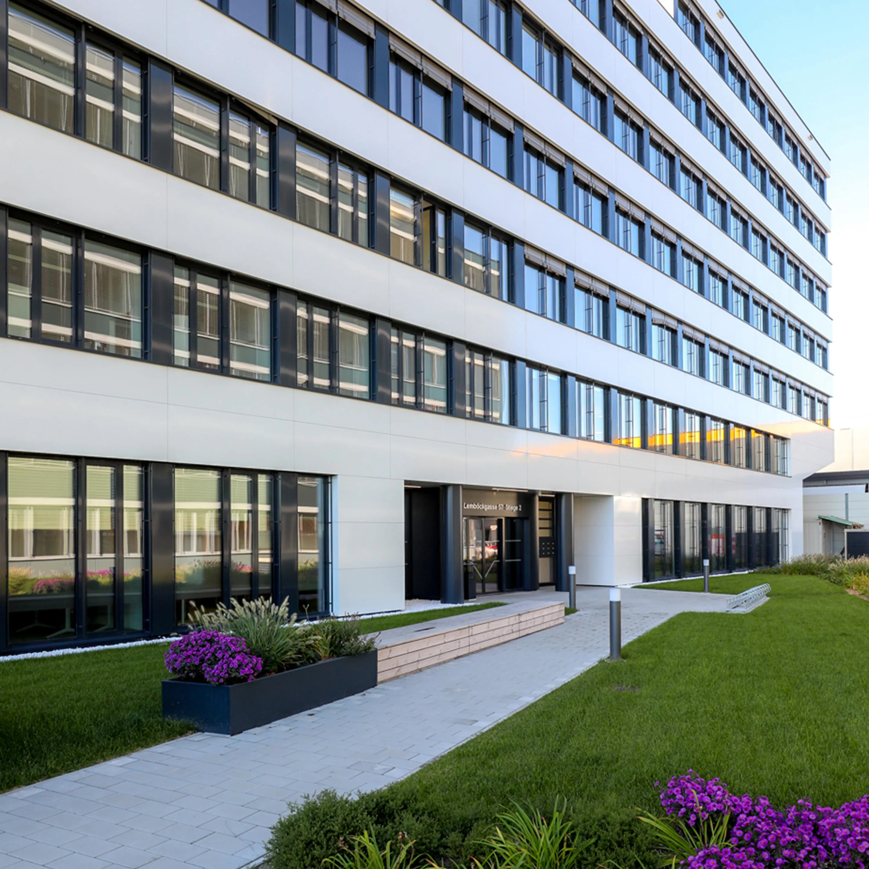 Foto: Aussenansicht des neuen Silo Next Bürogebäudes in Wien Liesing.
