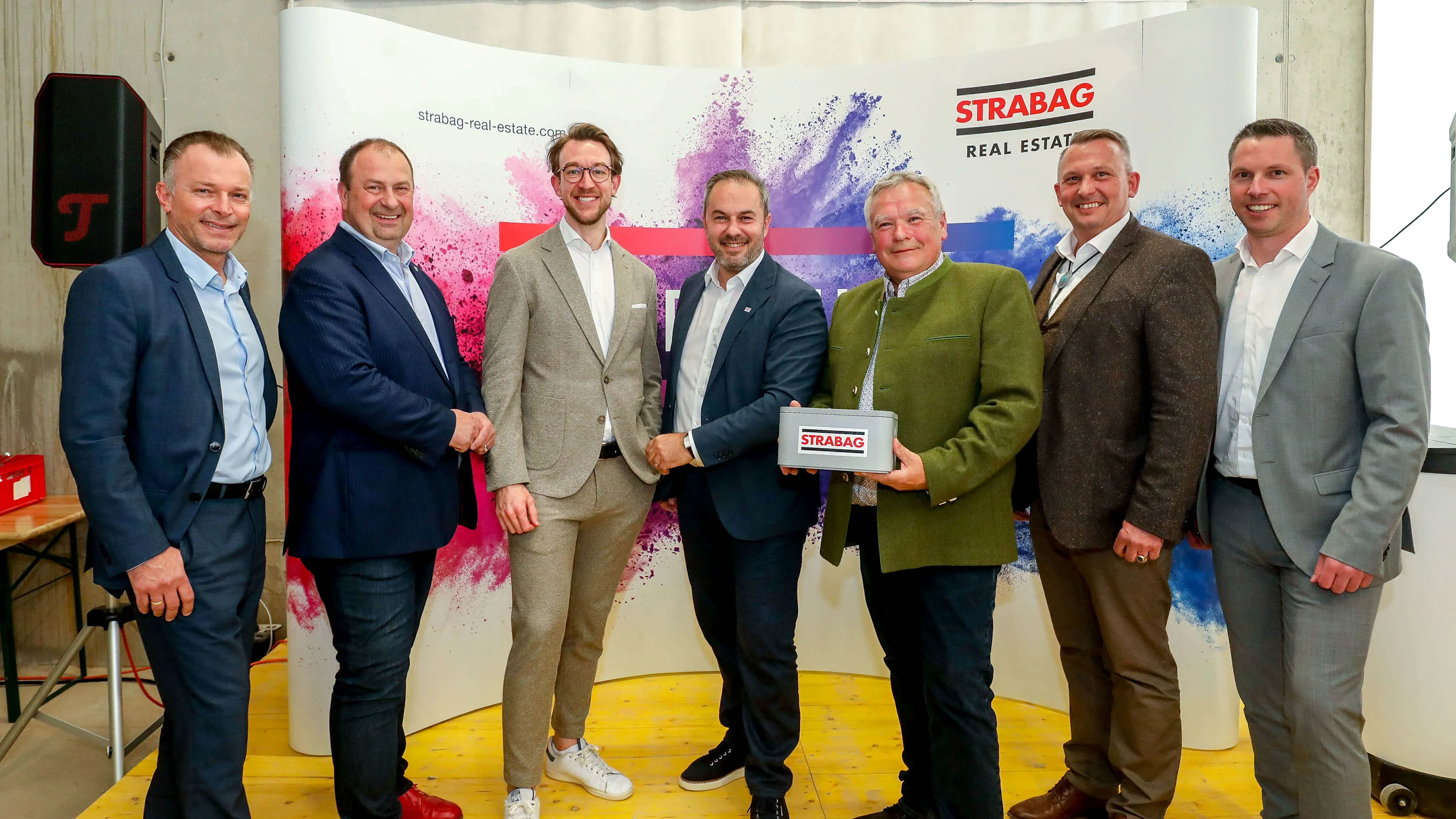 Green Cube Gleichenfeier Gruppenfoto Foto: gemeinsames Gruppenfoto bei der Gleichenfeier vom Projekt Green Cube