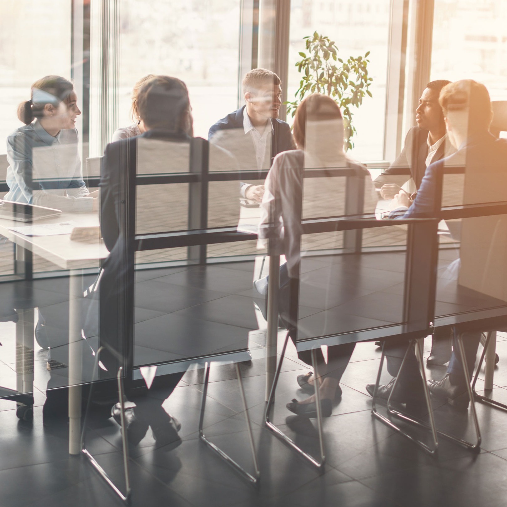 Produltive Zusammenarbeit im Besprechungsraum