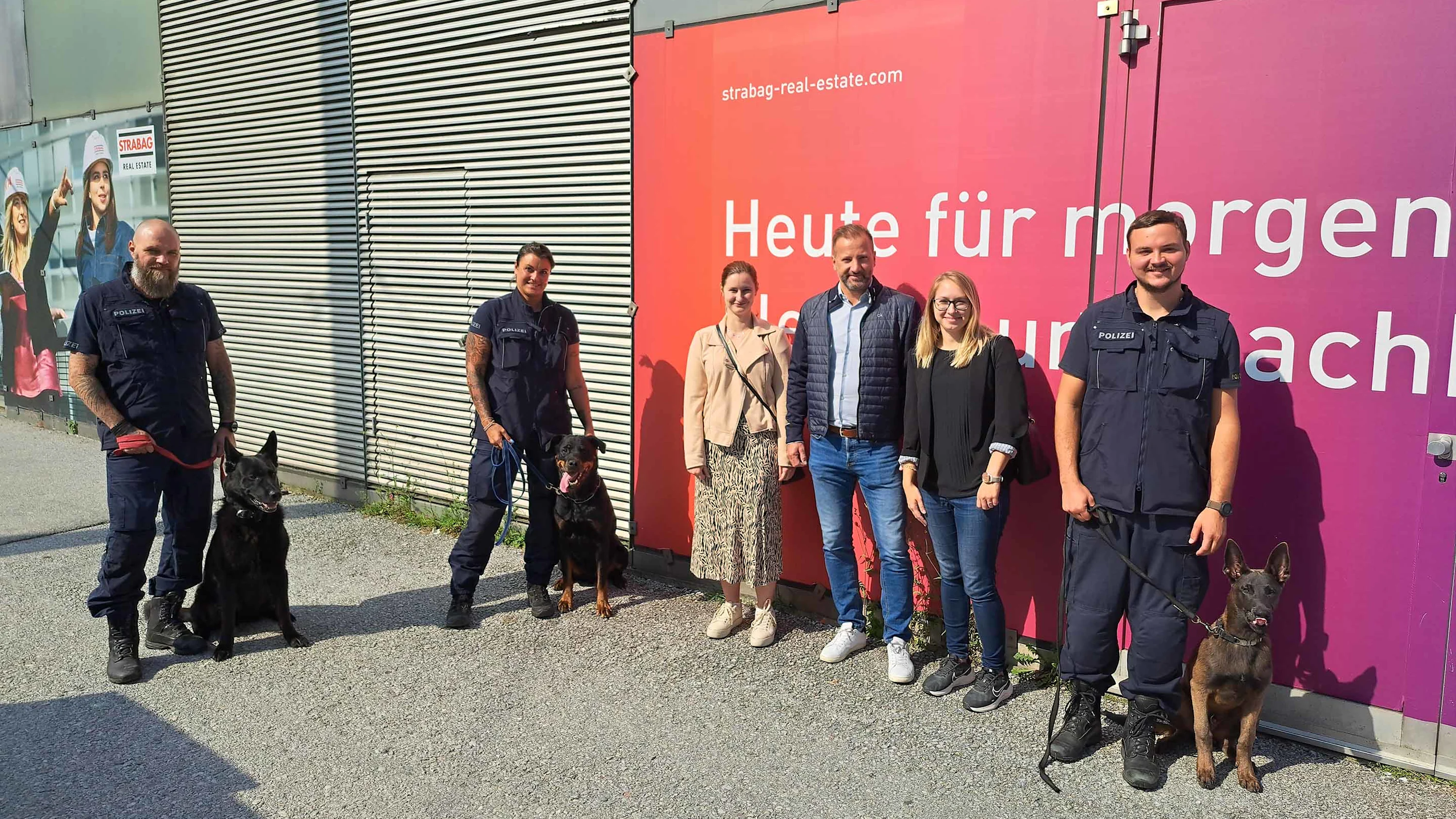 Polizeiübung City Center Salzburg Foto: erfolgreiche Übung der Polizeihundestaffel im City Center Salzburg