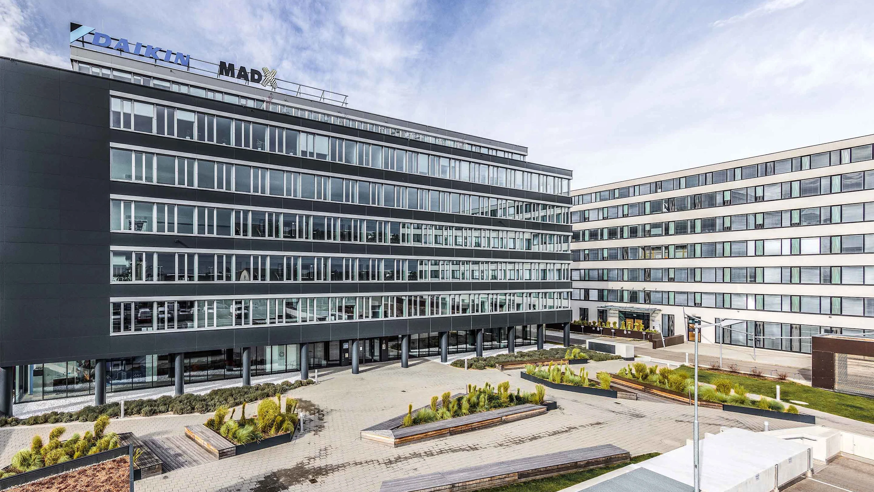 Silo Plus Bürokomplex Foto: Außenansicht des Projekts Silo Plus in Wien Liesing