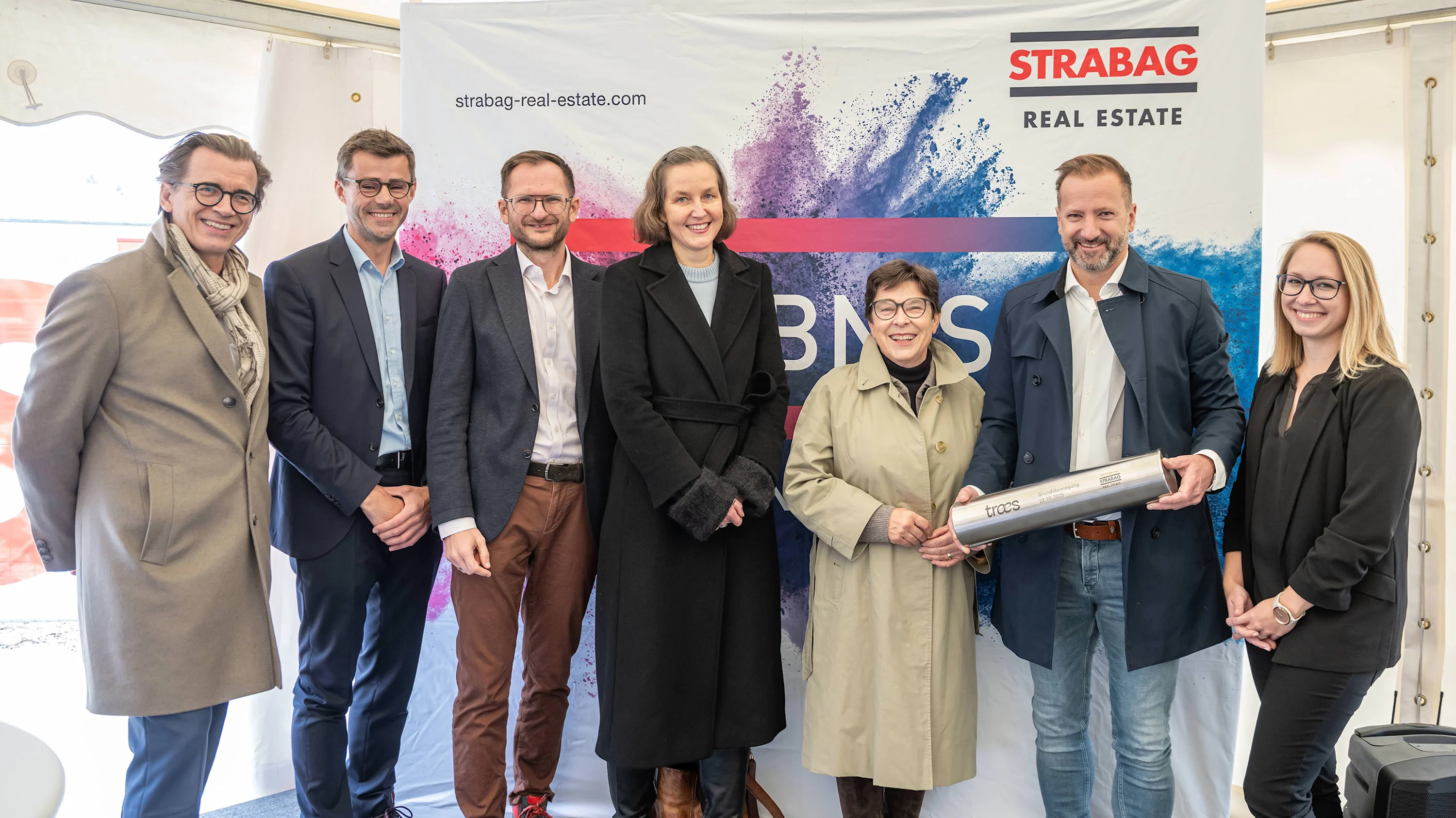 Grundsteinlegung trees Foto: Das Team freute sich über den Meilenstein der Grundsteinlegung im Projekt trees