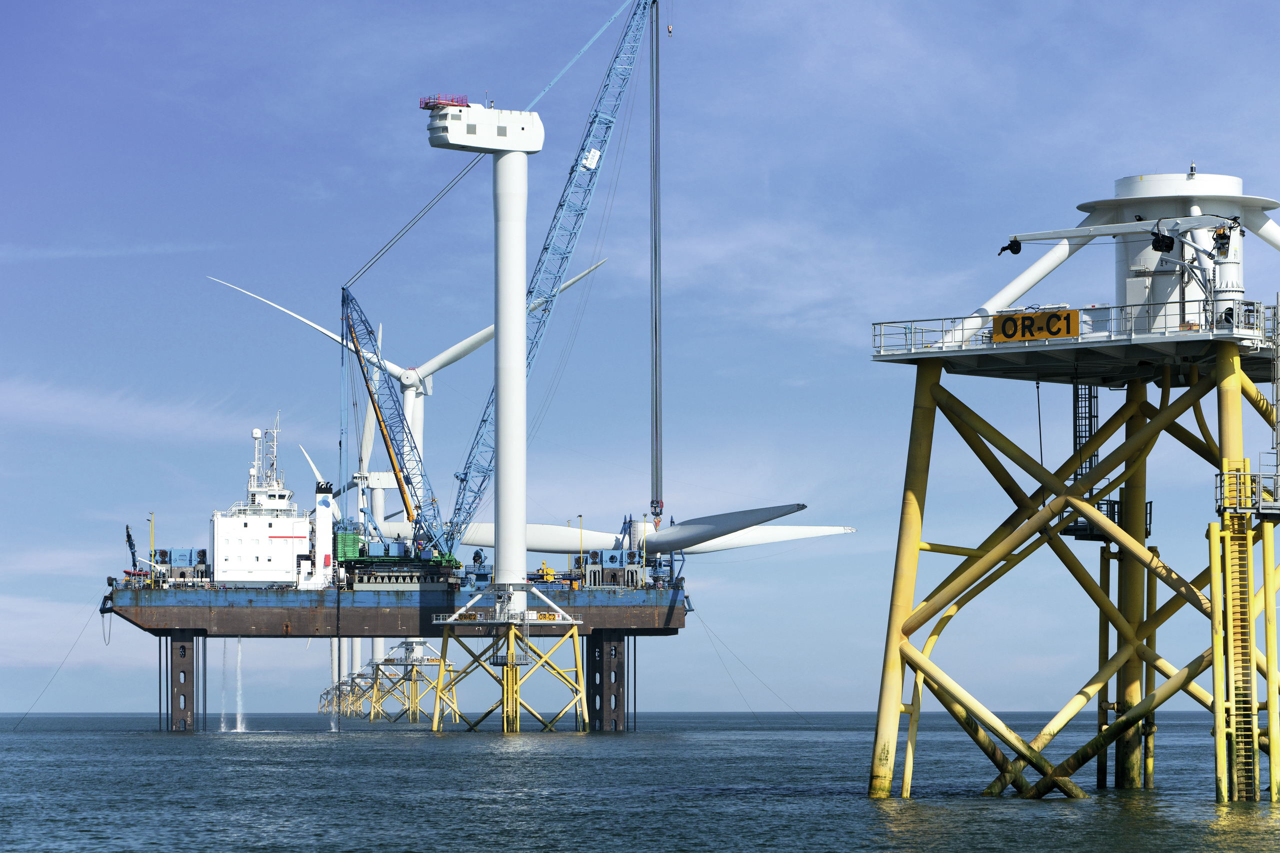 Морська будівельна платформа для видобутку нафти та газу. 