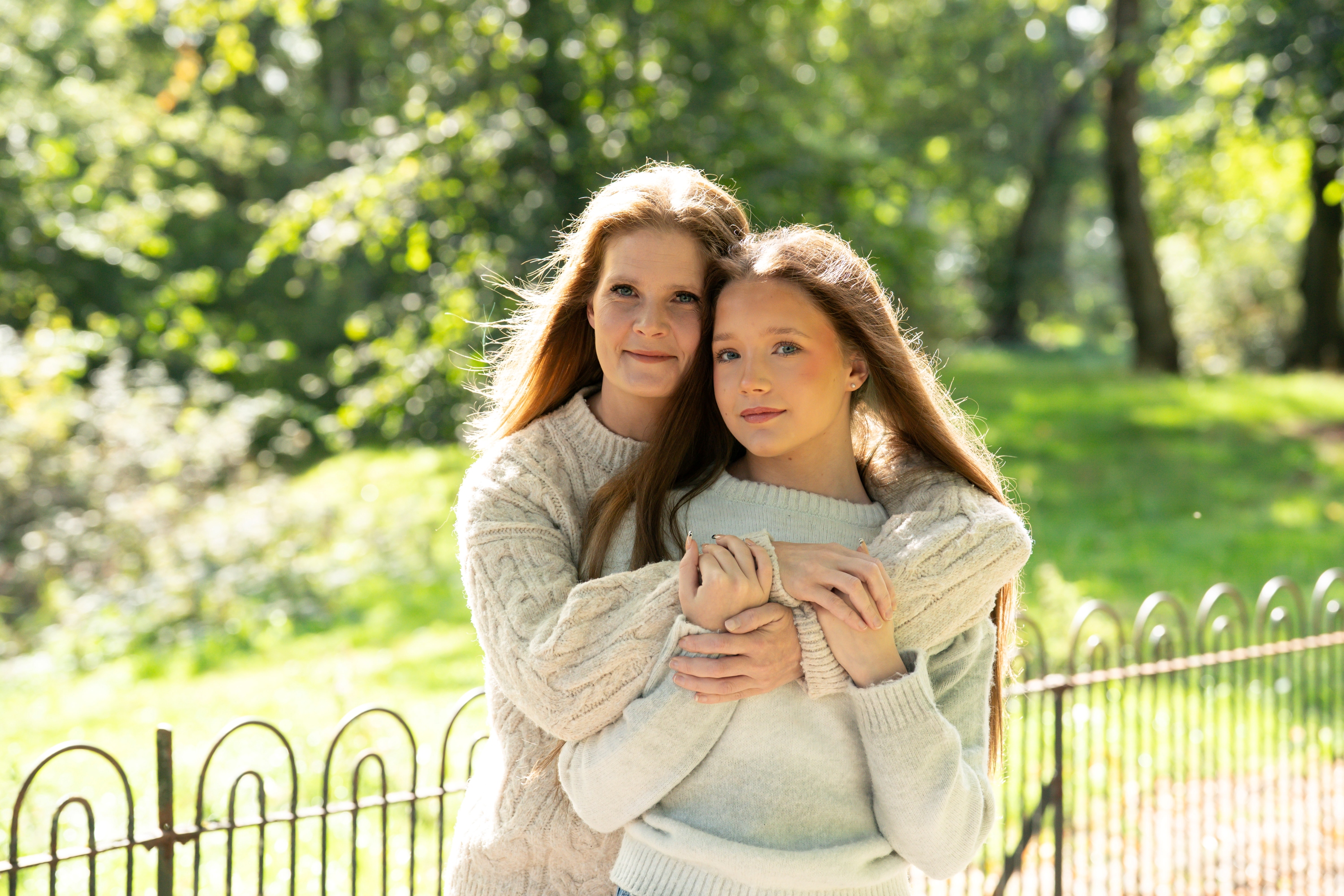 Lois with her arms around Keva's shoulders. 