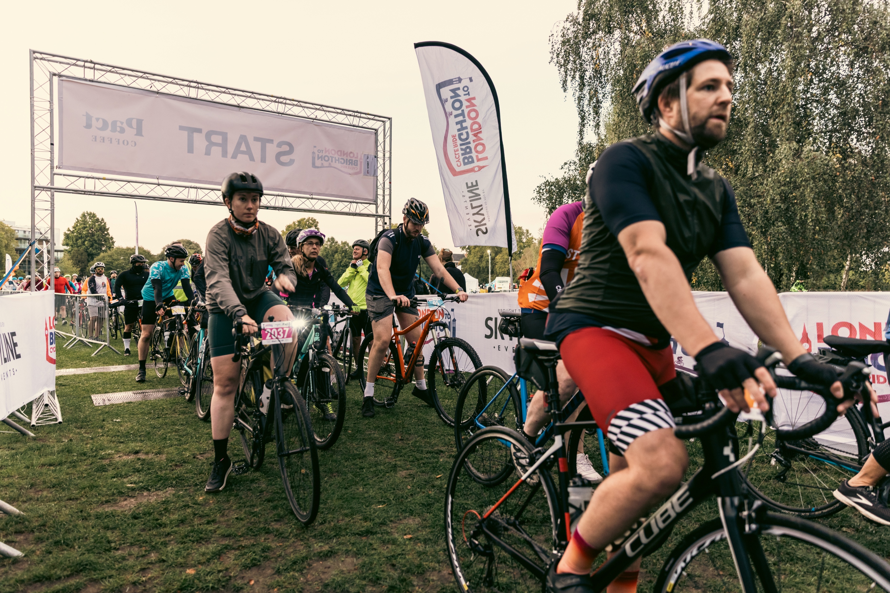 London to Brighton cyclist setting off from the start point.