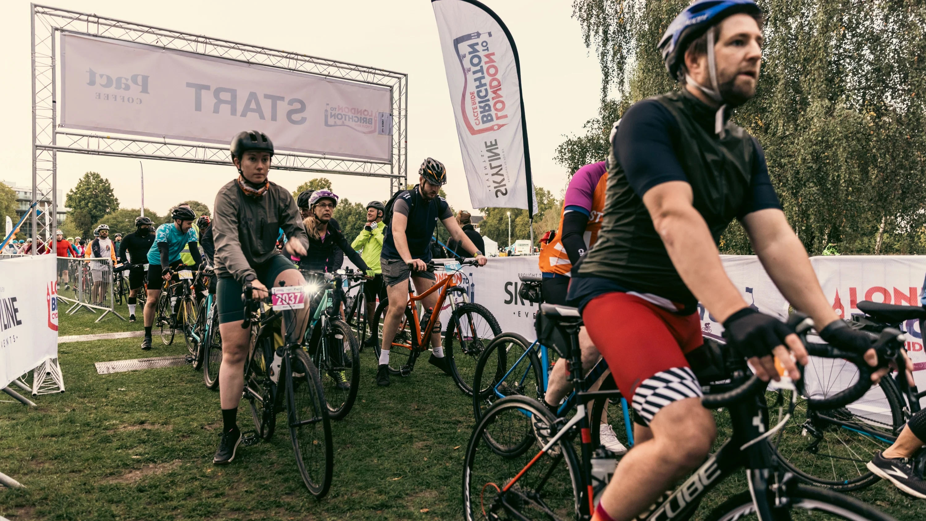 London to Brighton cyclist setting off from the start point.