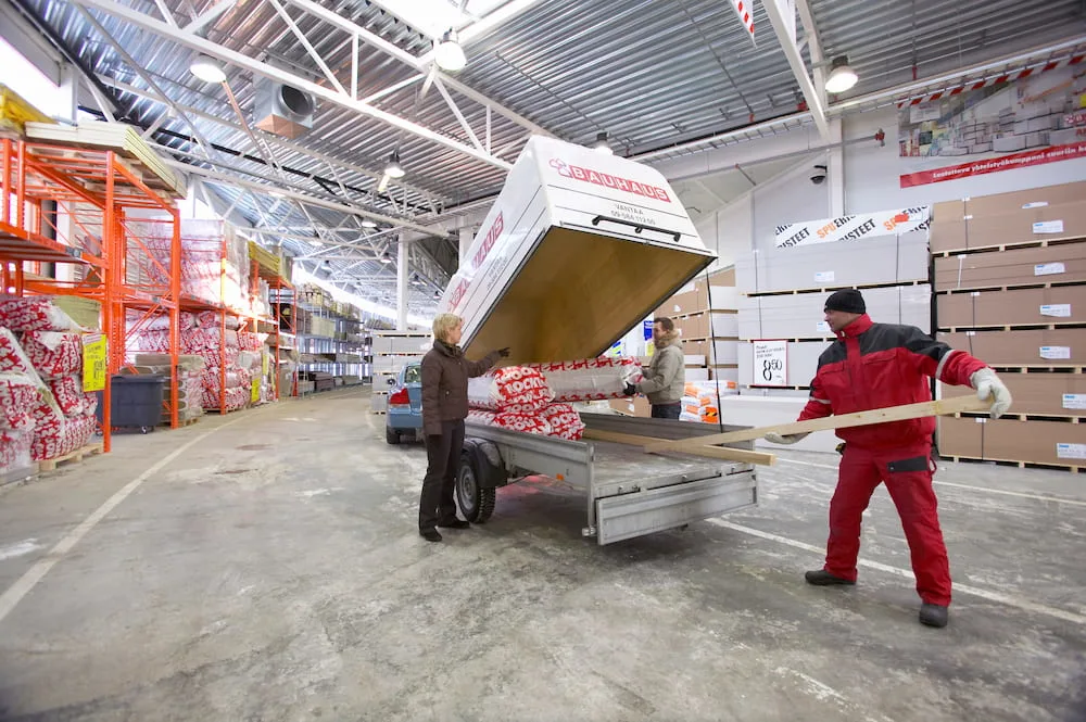 Trailer rental/drive-in