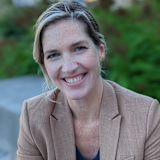 Julie Wright headshot