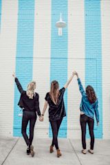 the-value-of-workplace-friendships_asset_katy-anne-ntp8azjedqi-unsplash